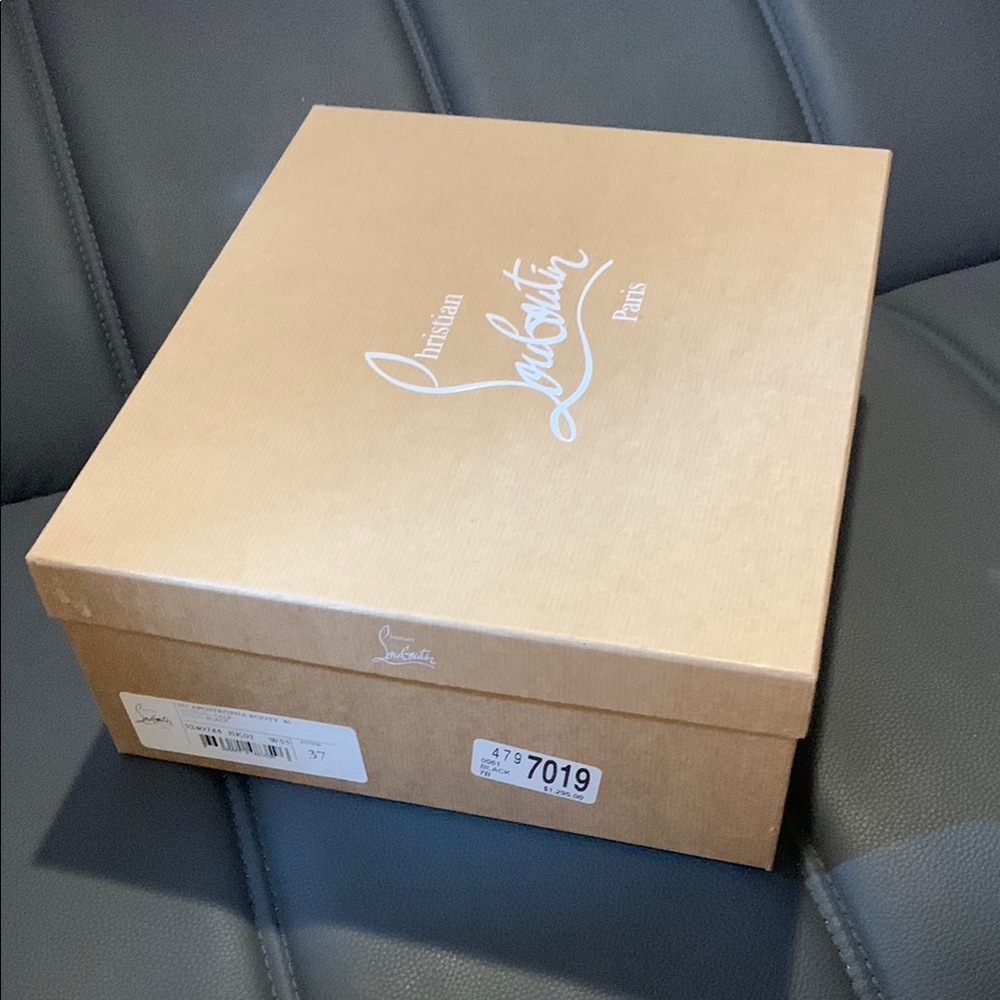 Christian Louboutin Shoe Box 37